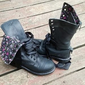 SOLD! Dark green Doc Martens S8